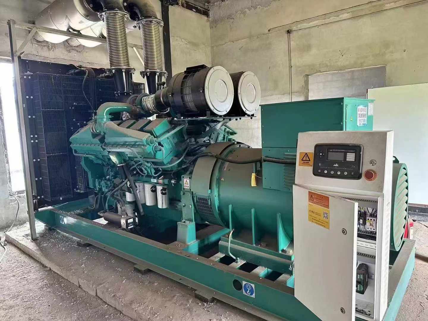 秀山无功补偿装置的性能评估需要考虑哪些因素？