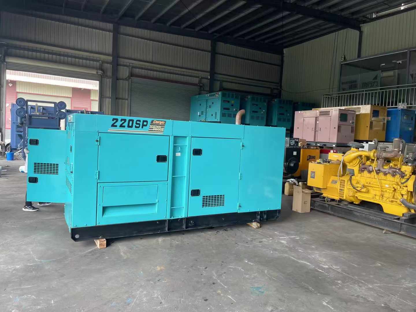 秀山柴油发电机组长期不间断运行时，如何监控其温度和压力？