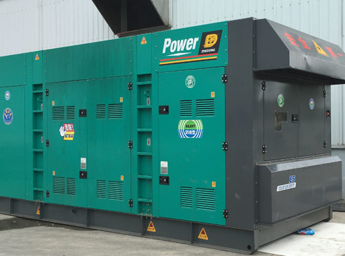 秀山升级发电机组的过程中需要注意哪些安全事项？