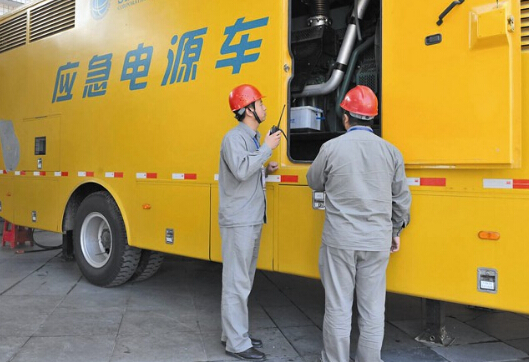 秀山如何清理被灰尘覆盖的机油散热器？