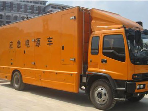 秀山冬季柴油发电机启动前，如何检查燃油系统中的积水？